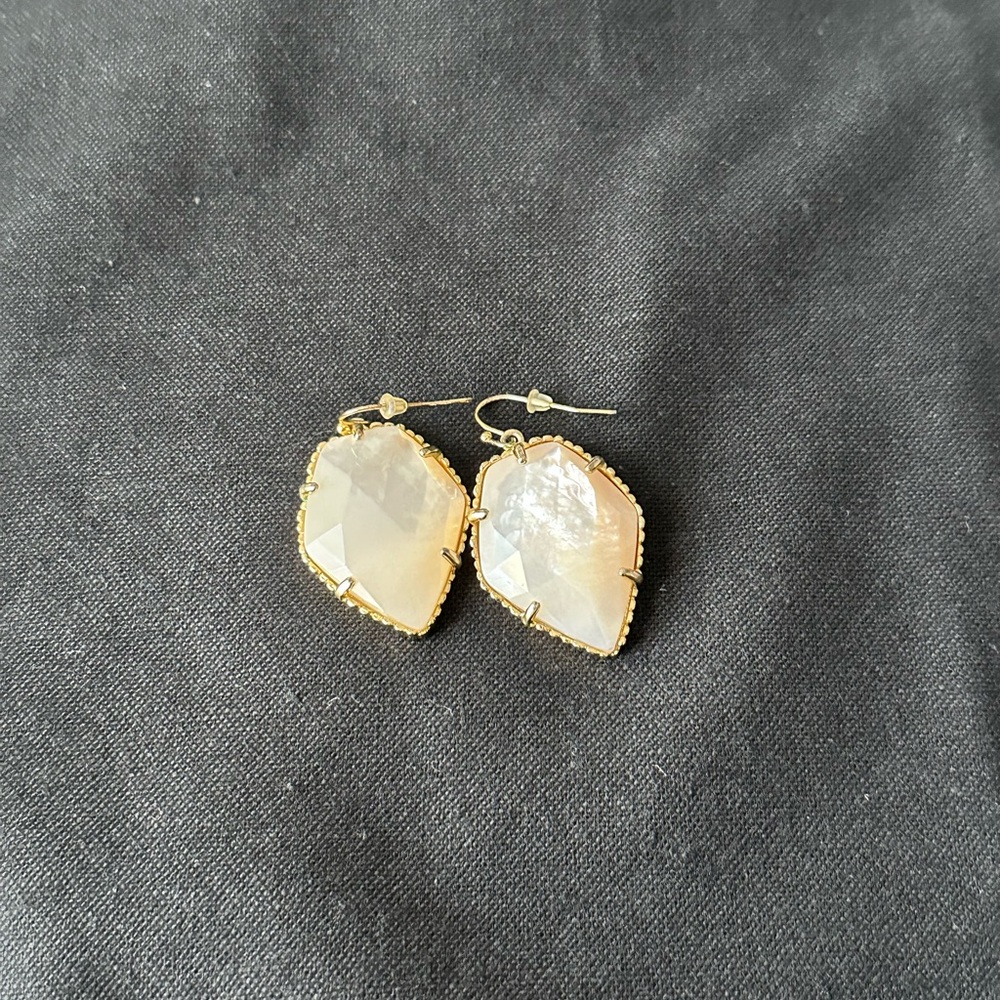 KENDRA SCOTT WHITE IRIDESCENT EARRINGS